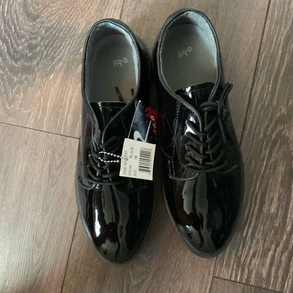 Black dress shoes